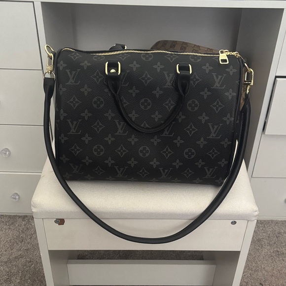 Louis Vuitton Handbags - LV speedy 30cm